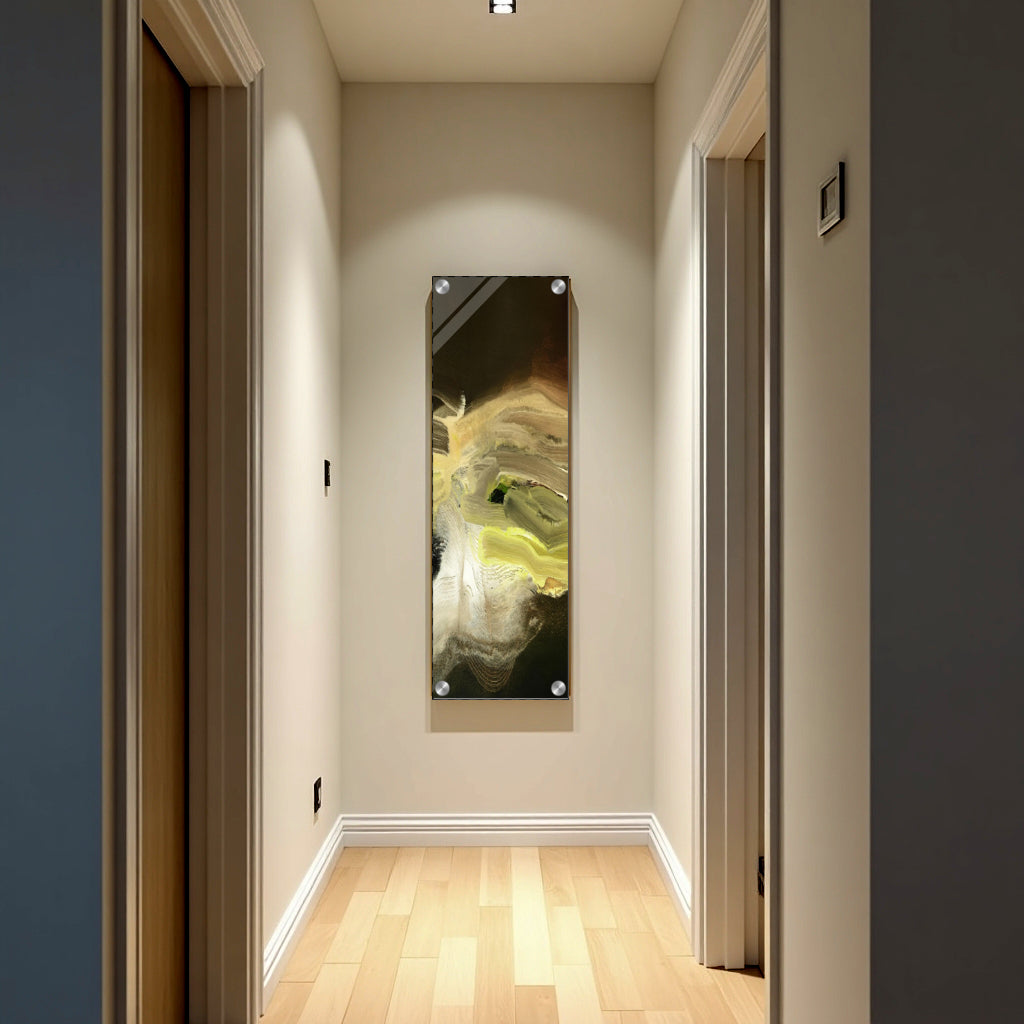 Dunkler, schmaler Flur mit modernem Acryl-Kunstwerk an der Wand – elegante Wandkunst für stilvolle Raumgestaltung, Flurdekoration, zeitgenössische Wandkunst, Acrylbild für elegante Innendekoration