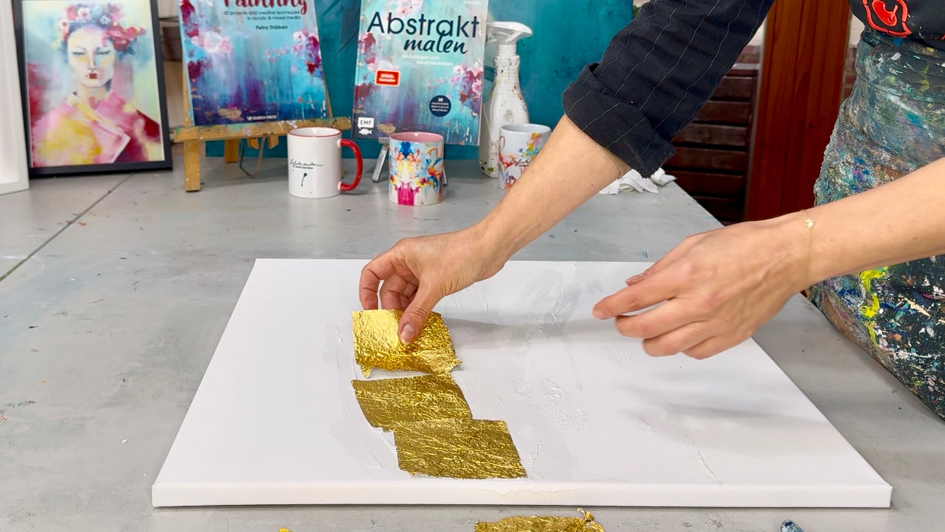 Goldene Geheimnisse: DIY für magische abstrakte Kunst