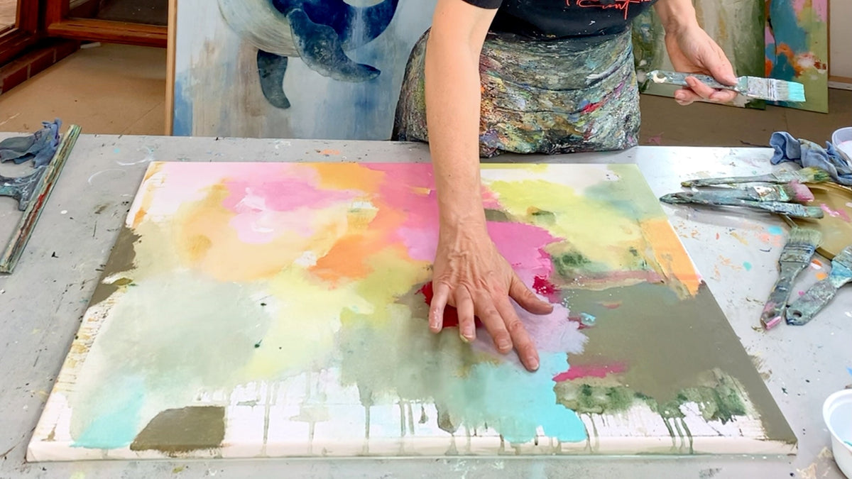 Abstrakt malen mit Fensterwischer, Acrylfarbe und Wasser