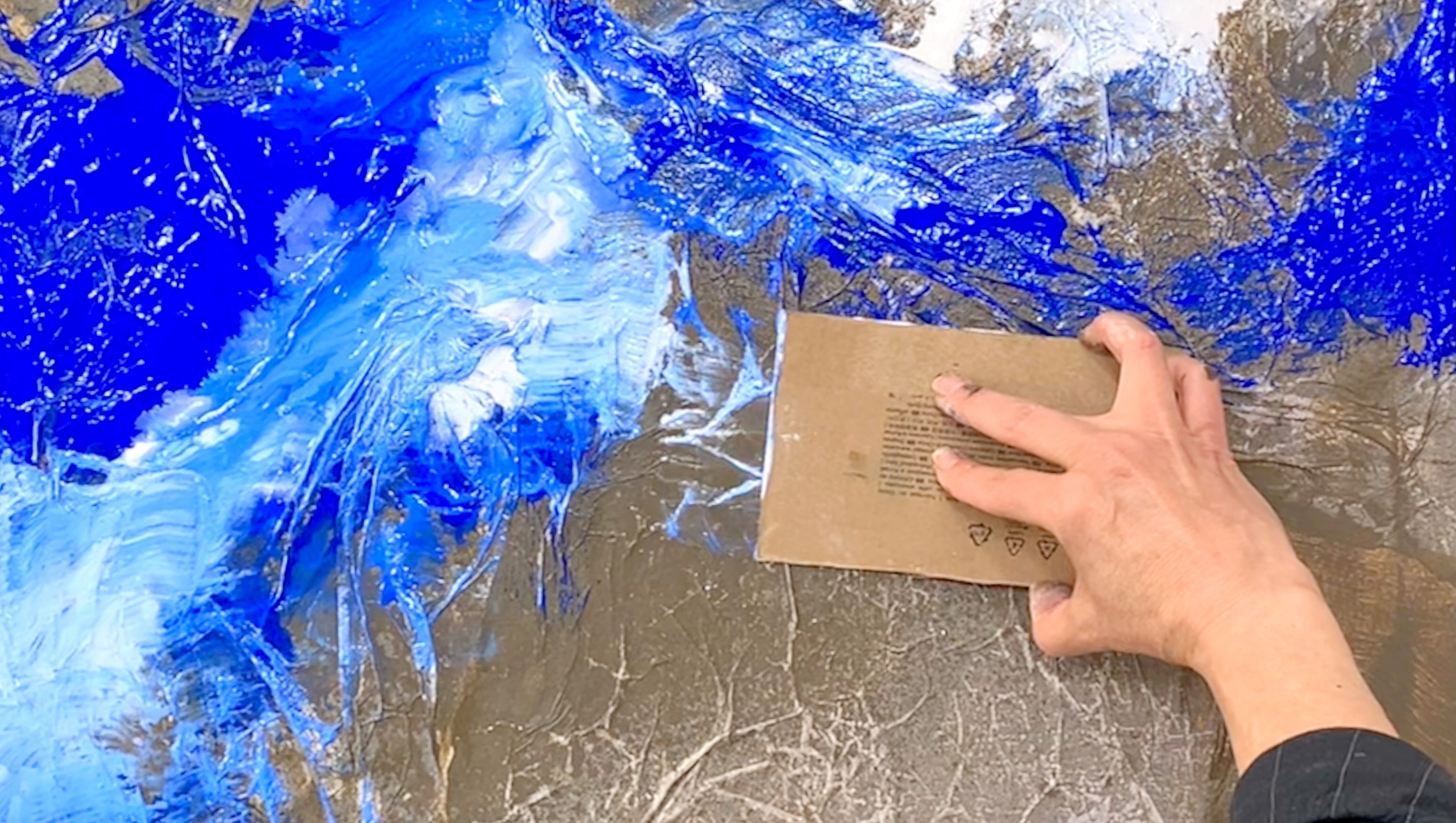 Abstrakt malen mit Acryl: Strukturen mit Pappe & Backpinsel
