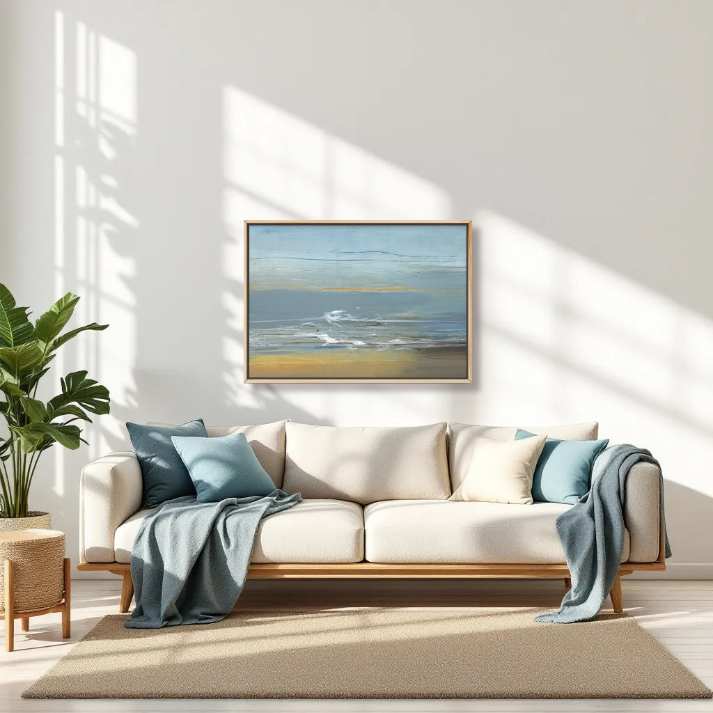 Beige Sofa mit grün blau Kissen, mediteran, Kunstwerk an Wand, abstrakt Meer Landschaft von Künstlerstreich